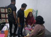 Pemdes Pancawati kolaborasi tim relawan emergency (track) Karawang menolong warga setempat.
