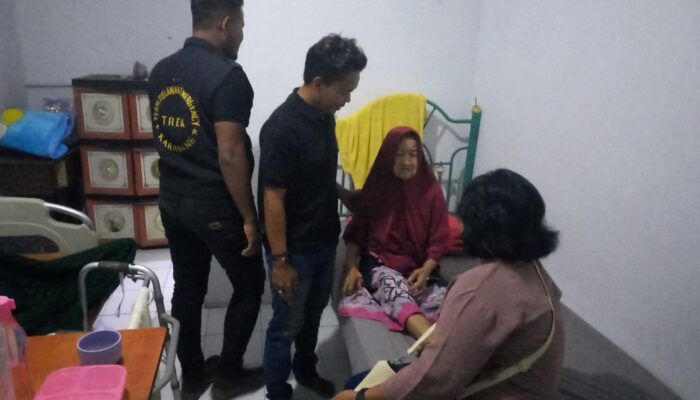 Pemdes Pancawati kolaborasi tim relawan emergency (track) Karawang menolong warga setempat.