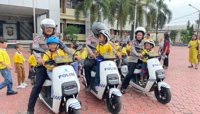 Potret Keseruan Anak Usia Dini saat Bersama Satlantas Polres Karawang