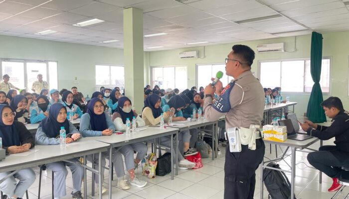 Satlantas Polres Karawang Edukasi Safety Riding Staf dan Karyawan Pabrik