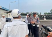 Patroli Dialogis Satlantas Polres Karawang Edukasi Karyawan Swasta