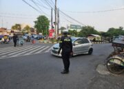 Satlantas Polres Karawang Atur Lalu Lintas Sore di Hari Weekend