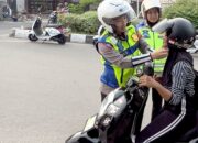 Srikandi Satlantas Polres Karawang Gelar Patroli Humanis di Jalan Raya