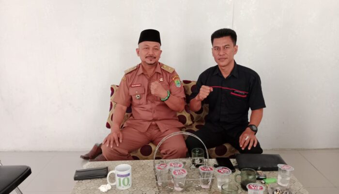 Awak Media Nurjatinews Jalin tali silaturahmi Dengan Kades Pancawati Karawang 