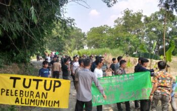 Di Duga Tidak Memiliki Ijin Warga Minta Peleburan Aluminium Di desa Ridomanah Di Tutup