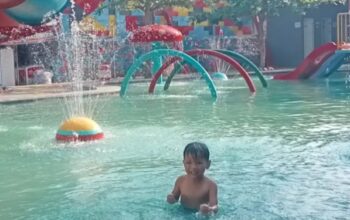 Waterboom Delong Karawang Ramai Pengunjung Saat Akhir Pekan Dan Hari Libur Nasional