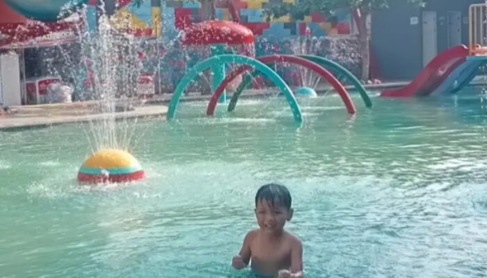Waterboom Delong Karawang Ramai Pengunjung Saat Akhir Pekan Dan Hari Libur Nasional