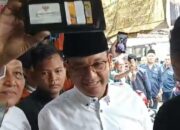 Anis Baswedan Blusukan mulai turun ke Pasar Baru Karawang
