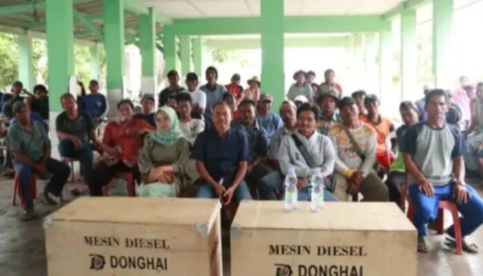 Anggota DPRD Karawang Dari Fraksi PKB Rizka Restu Amalia Berikan Bantuan 8 Unit Mesin Kepada KUB Mitra Bahari Muara