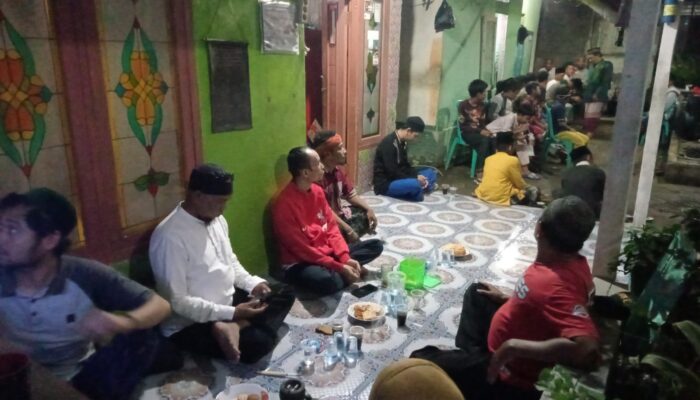 Keluarga Besar Atam Bin Enjum  Melaksanakan Tahlilan dan Do’a Bersama