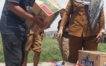 Pemerintah Desa Sindang Mulya Bekasi Berikan Bantuan Korban Banjir Di Perumahan Villa Mas Asri