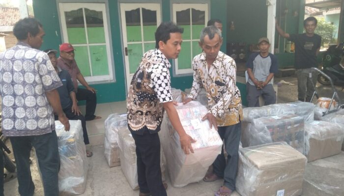 Anggota DPRD Karawang H Maskur Serahkan Bantuan Peralatan Bengkel Motor Dan Mobil