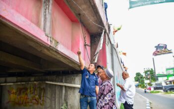 Bupati Karawang H Aep Dan Dinas PUPR Mengecek Kkndisi Keretakan Lapisan Luar Fly Over By Pass