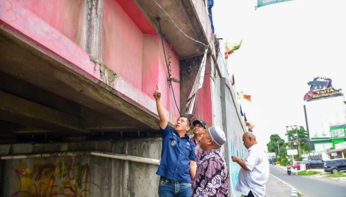 Bupati Karawang H Aep Dan Dinas PUPR Mengecek Kkndisi Keretakan Lapisan Luar Fly Over By Pass