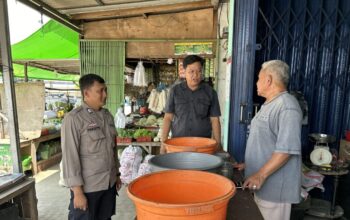 Pawas Piket Polsek Telukjambe Barat Sambangi Pasar Tradisional Wanasari