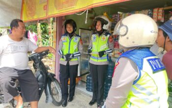 Ops Mantap Brata, Kasat Lantas Polres Karawang dan Srikandi Polri Dukung Cooling System Pemilu 2024