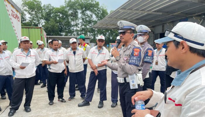 Edukasi Knalpot Tidak Sesuai Spesifikasi Teknis, Satlantas Polres Karawang Jangkau Kawasan KIIC