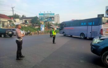 Upayakan Kamseltibcarlantas, Satlantas Polres Karawang Menggelar Gatur Weekend Sore Hari