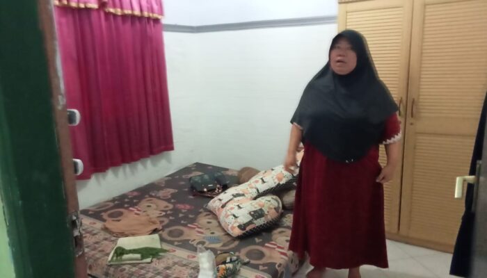 Rumah Ibu Manis Warga Perum Griya Permai Blok C 2 No 20 Kotabaru Karawang Di Bobol Pencuri