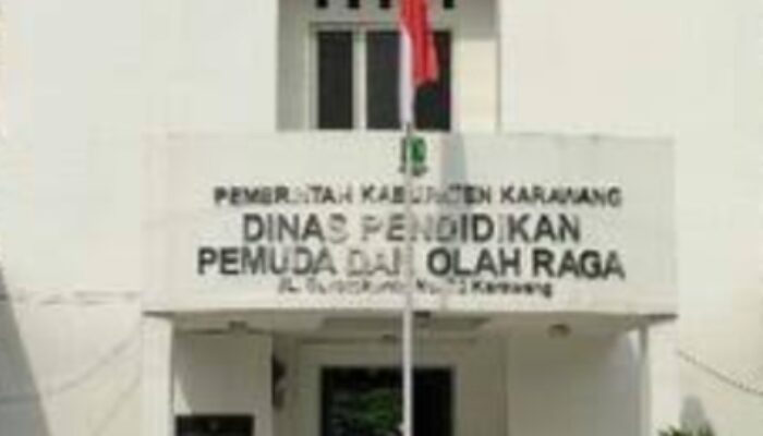 Kabid Dikdas Disdikpora Karawang Menghindar pada Saat Mau Di Konfirmasi Oleh Awak Media