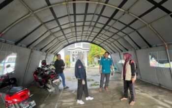 Ketua KPU Karawang, Mari Fitriana Kunjungi Lokasi TPS Terdampak Banjir di Desa Karangligar
