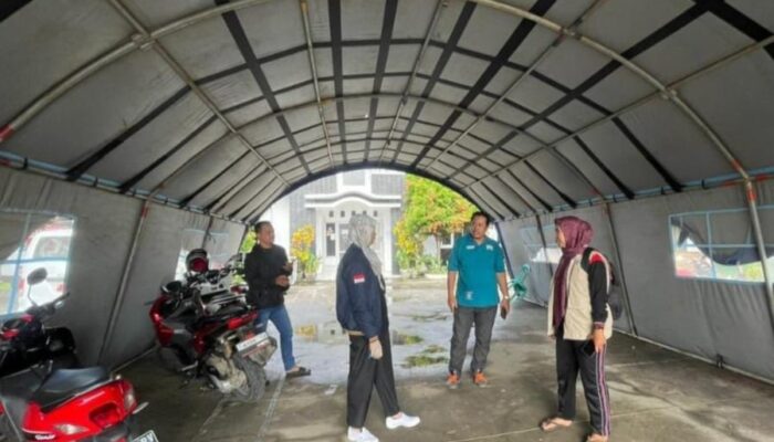 Ketua KPU Karawang, Mari Fitriana Kunjungi Lokasi TPS Terdampak Banjir di Desa Karangligar