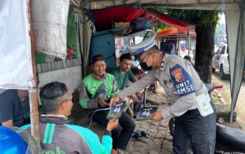 Kegiatan Humanis Satlantas Polres Karawang, Sambangi Komunitas Ojol