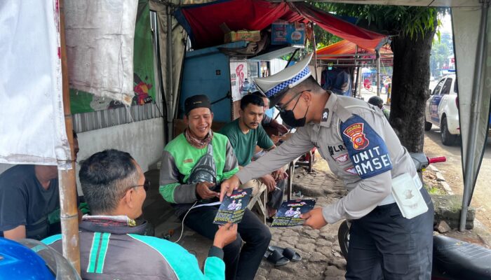 Kegiatan Humanis Satlantas Polres Karawang, Sambangi Komunitas Ojol