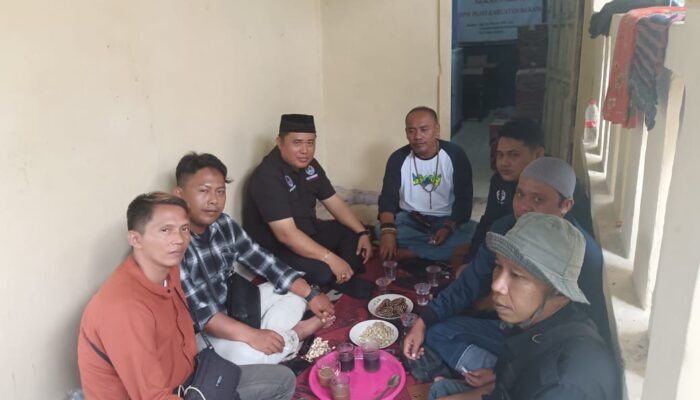 Ketum IWO-I Bertakziah Kerumah Ketua Paguyuban Wartawan Bekasi (PWB) Tutup usia.