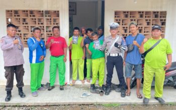 Satlantas Polres Karawang Menggelar Patroli Dialogis Kepada Sopir SPBE