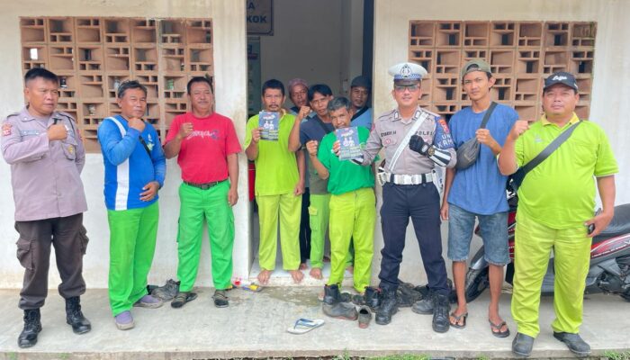 Satlantas Polres Karawang Menggelar Patroli Dialogis Kepada Sopir SPBE