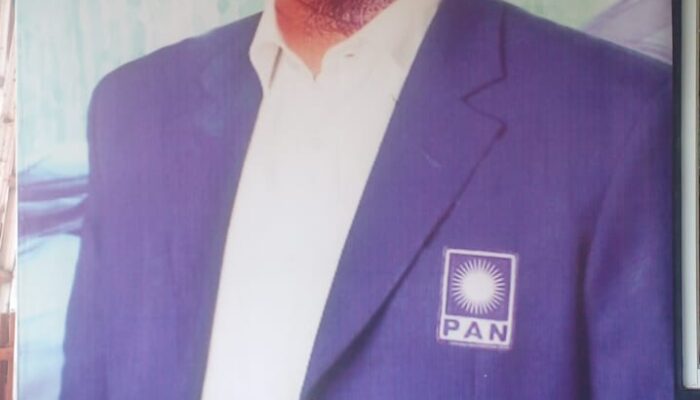 Caleg DPRD Karawang Dede Mulyana Berikan Hak Suaranya di TPS 57 Purwasari