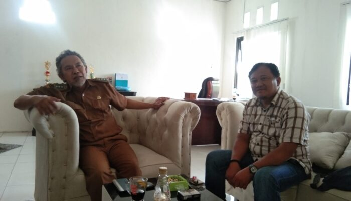 Silaturahmi Kasat intel Kodim 0604 Hartono dan Camat Klari H. Panji Santoso SE