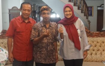 Tokoh Pemuda Fathoni Bersilaturahim Ke Rumah H. Ade Swara