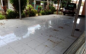 Di Duga Kantor Desa Cikalongsari Karawang Tidak Terurus Mirip Kandang Kambing