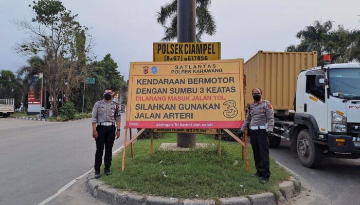 Sambut Arus Mudik, Satlantas Polres Karawang Pasang Petunjuk Arah Tambahan