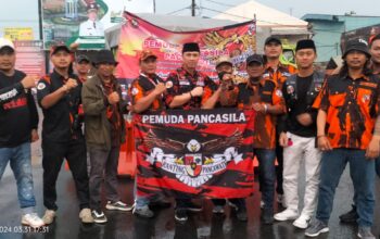 Keluarga besar pemuda Pancasila (PP) berbagi takjil di bulan Ramadan penuh berkah