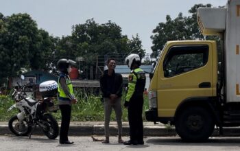 Satlantas Polres Karawang Tingkatkan Patroli Humanis saat Mudik Lebaran