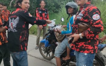 Ketua PAC PP Kecamatan Jatisari Karawang H.Abdul Azis Gelar Bagi-Bagi Takjil dan Buka Bersama