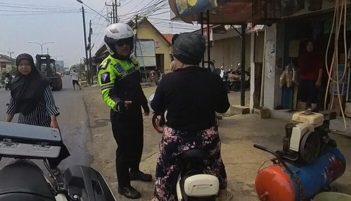 Satlantas Polres Karawang Budayakan Kamseltibcarlantas di Jalan Raya