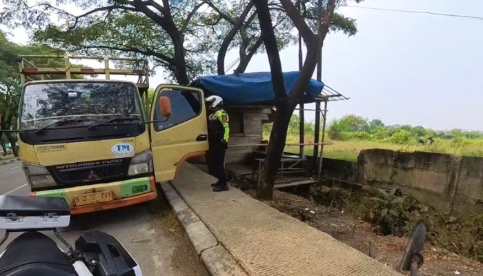 Polantas di Karawang Cegah Gangguan Kamseltibcarlantas di Jalan Raya