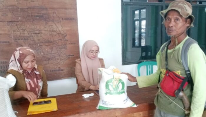 Pemerintah Desa Sawah kulon Pasawahan  Purwakarta Salurkan Bantuan Beras CPP Kepada 177 KPM