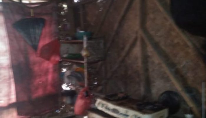 Warka Warga Desa Mekarpohaci Cilebar Karawang Tinggal di Rumah Tidak Layak Huni