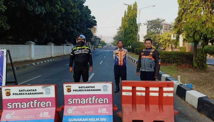 Polisi di Karawang Atur Arus Lalu Lintas saat Car Free Day Berlangsung