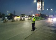 Tertibkan Kendaraan di Jalan Raya, Satlantas Polres Karawang Laksanakan Gatur Lalin
