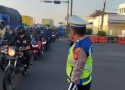 Satlantas Polres Karawang Urai Kemacetan di Jalan Raya, melalui Gatur Lalin