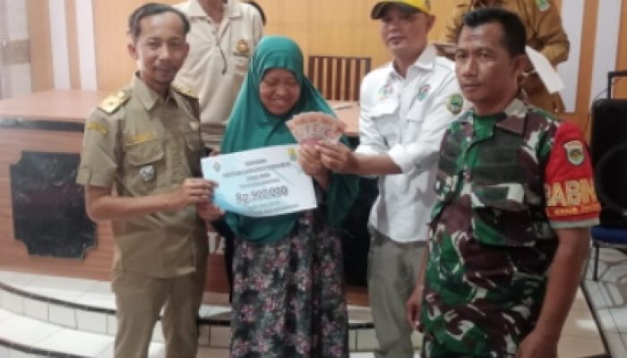 Pemerintah Desa Sarijaya Karawang Bagikan BLT Tahap Dua Tahun 2024