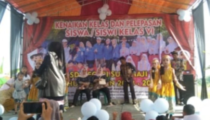 Pelepasan Siswa Kelas VI SDN Sukahaji Ciasem Subang Gelar Pentas Seni