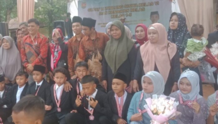 Pelepasan Siswa Kelas VI SDN Cilandak III Cibatu Purwakarta Gelar Pentas Seni