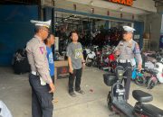 Satlantas Polres Karawang Sosialisasi Penggunaan Sepeda Listrik Kepada Pemilik Toko